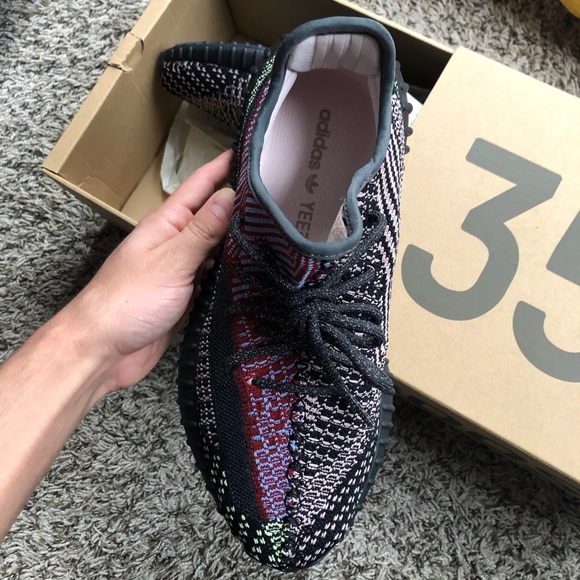 Yeezy 350 V2 Yecheil non reflective - Picture 3 of 5